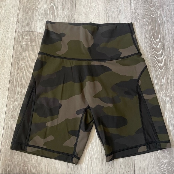 Aerie Goals Bike Short 7” Hi Rise Camo Mesh Print Size Medium - Picture 6 of 7